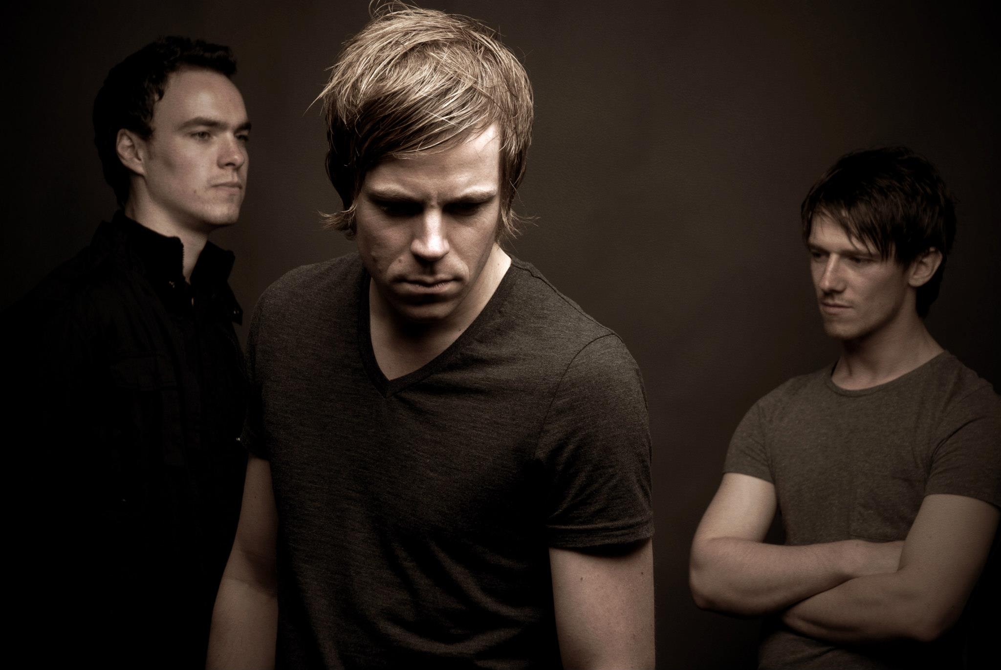Broken Links — Promo 2012 — 0002