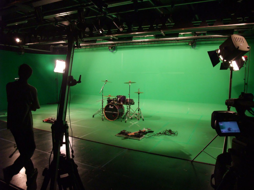 Broken Links — The Making of the 'Electrik' Music Video — 0002