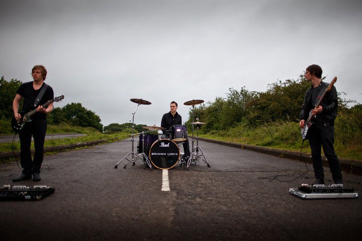 Broken Links — Making of 'We're All Paranoid' Video — 0002