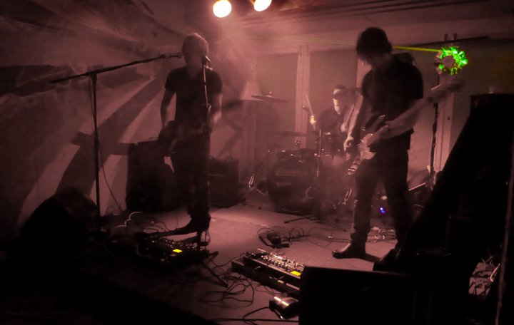 Broken Links — Broken Links Live @ Hamptons 03/11 — 0002