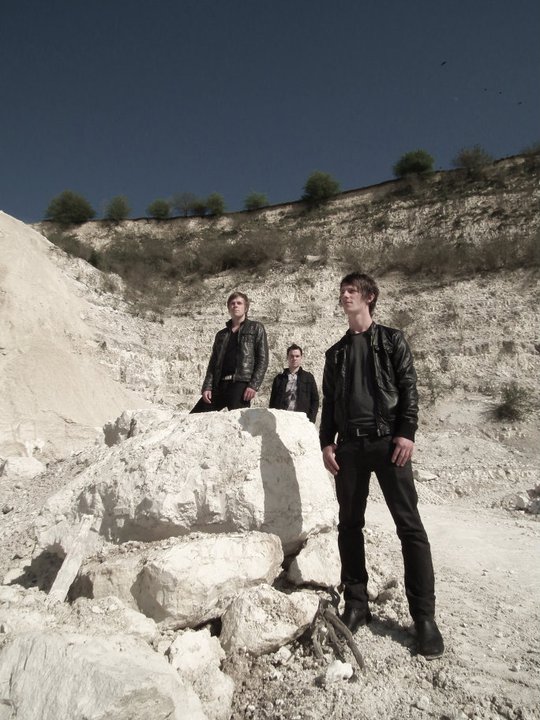 Broken Links — Promo April 2011 — 0003