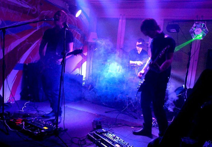 Broken Links — Broken Links Live @ Hamptons 03/11 — 0003