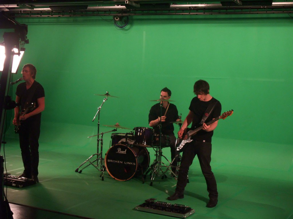 Broken Links — The Making of the 'Electrik' Music Video — 0004