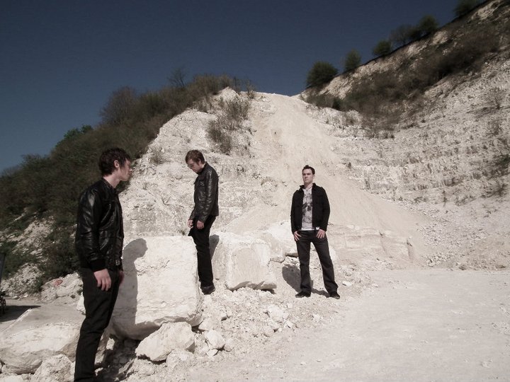 Broken Links — Promo April 2011 — 0004