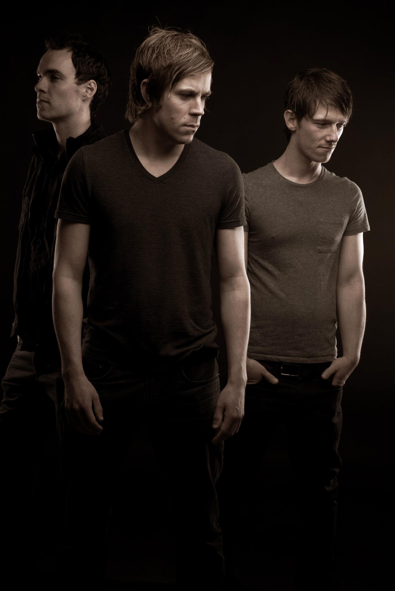 Broken Links — Promo 2012 — 0005