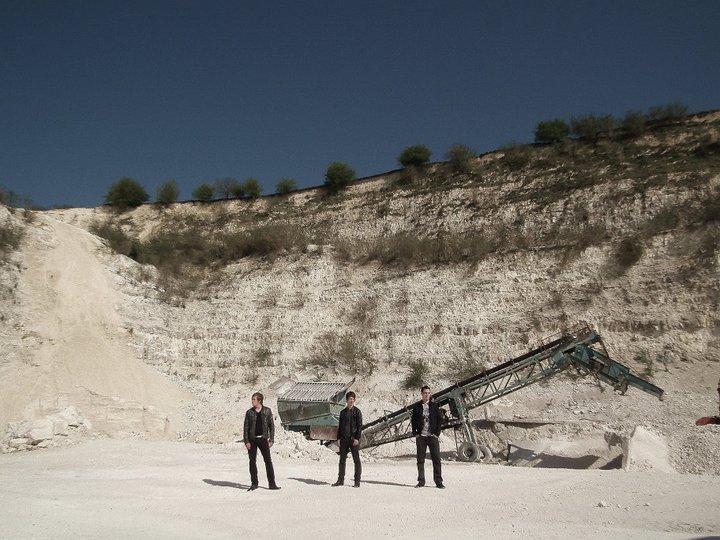 Broken Links — Promo April 2011 — 0007