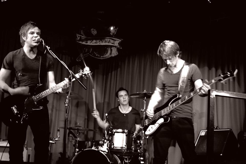 Broken Links — Live at The Rattlesnake of Angel, London — 0008