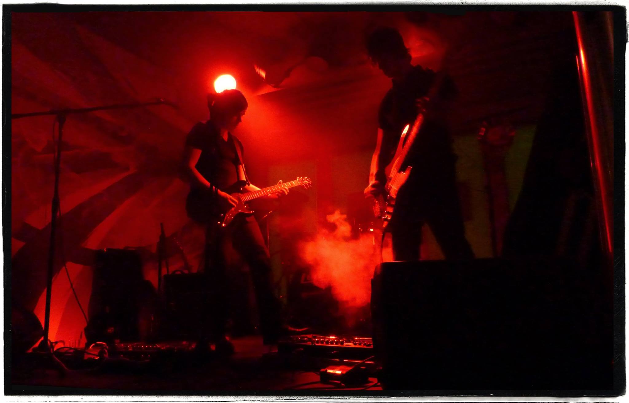Broken Links — Broken Links Live @ Hamptons 03/11 — 0008