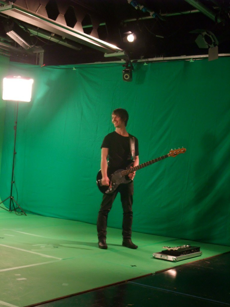 Broken Links — The Making of the 'Electrik' Music Video — 0010