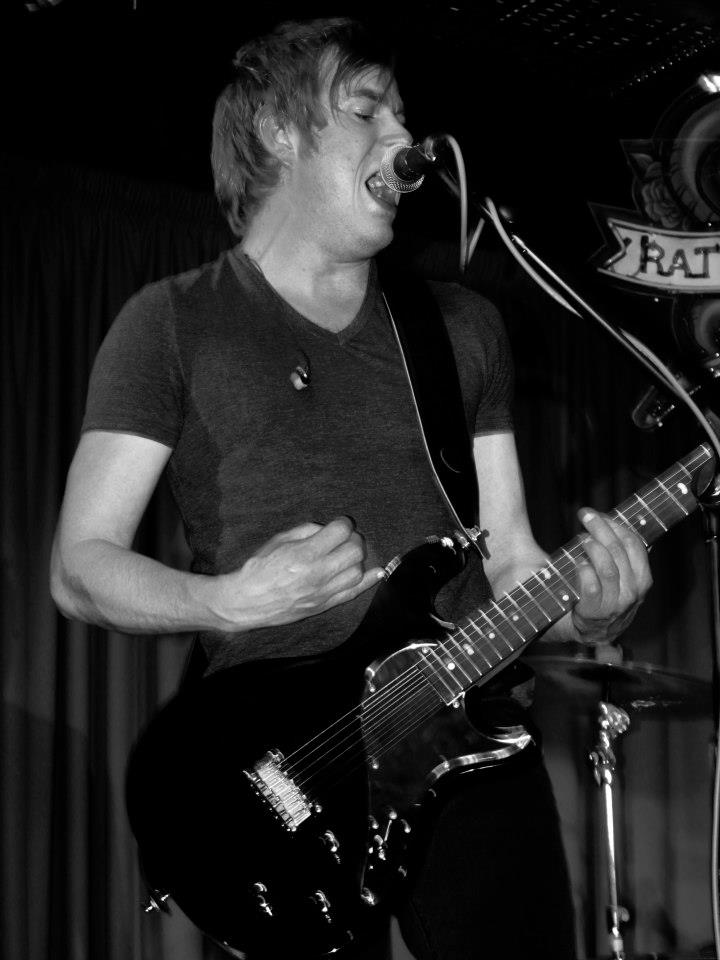 Broken Links — Live at The Rattlesnake of Angel, London — 0011