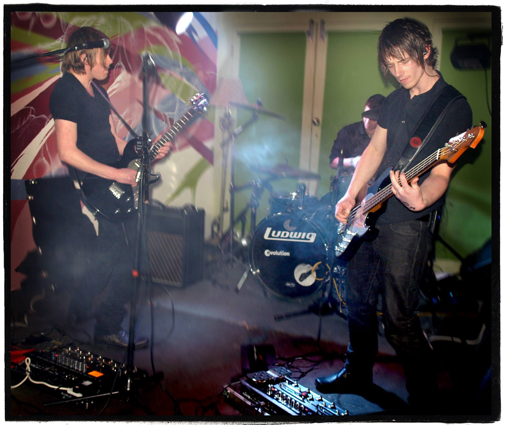 Broken Links — Broken Links Live @ Hamptons 03/11 — 0011