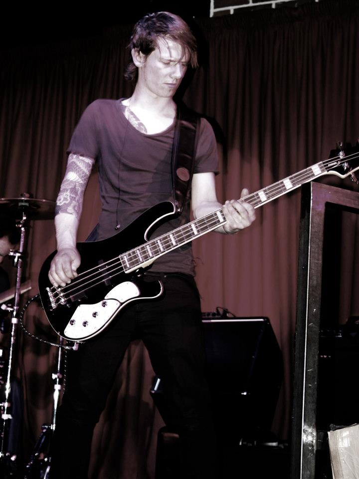 Broken Links — Live at The Rattlesnake of Angel, London — 0012