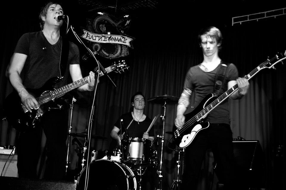 Broken Links — Live at The Rattlesnake of Angel, London — 0013