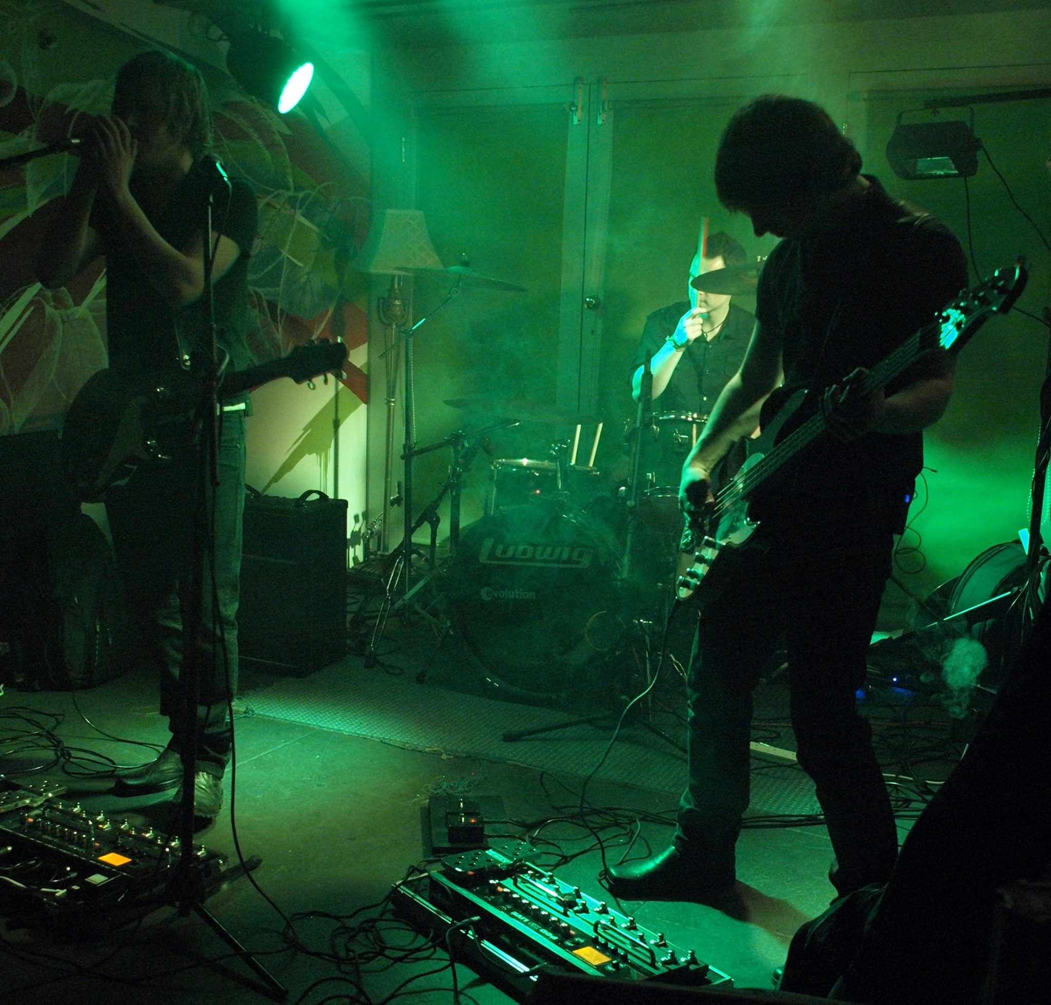 Broken Links — Broken Links Live @ Hamptons 03/11 — 0016