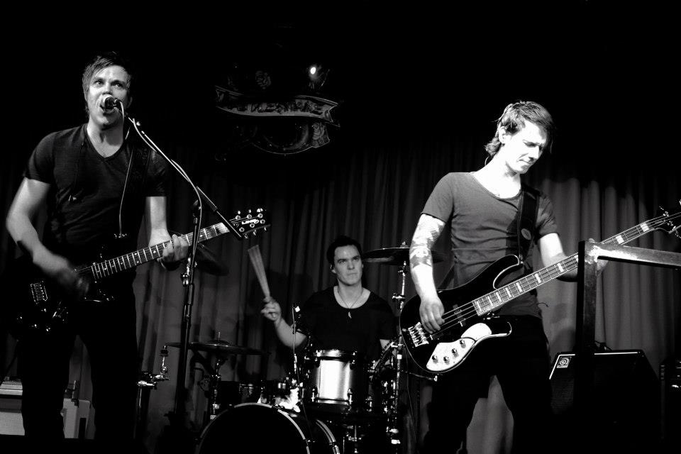 Broken Links — Live at The Rattlesnake of Angel, London — 0017
