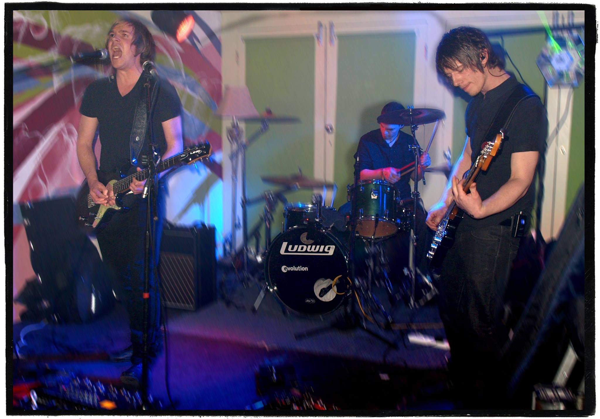 Broken Links — Broken Links Live @ Hamptons 03/11 — 0018