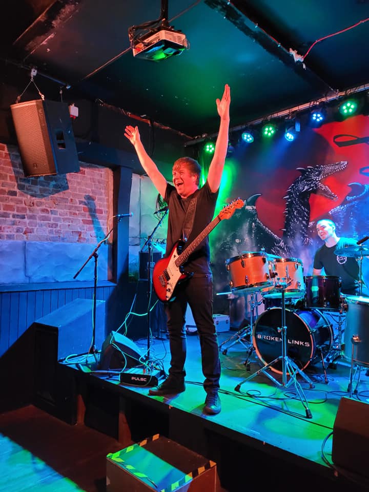 Broken Links — Live @ The Hobbit, Southampton – 09/10/2021 — 243545482_10158036104546744_2210227824927917487_n